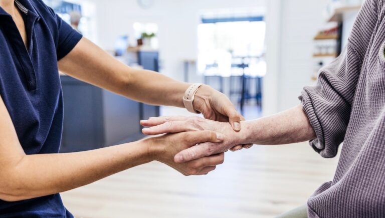 Реабілітація після інсульту Рівне: рекомендації родичам